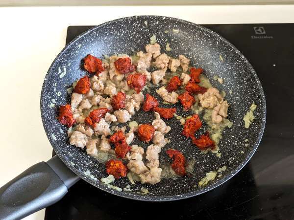 Rižota 'nduja in klobasa, prva jed z intenzivnim okusom - Priprava korak 2