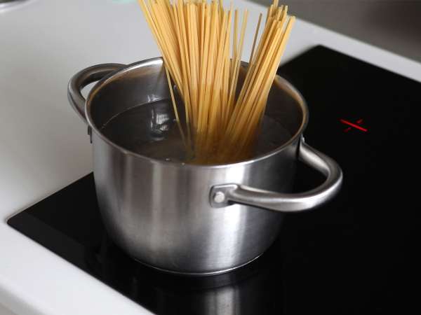 Spaghetti alla carbonara, pravi italijanski recept za ogljikove hidrate! - Priprava korak 1