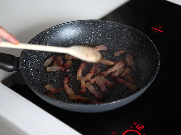 Spaghetti alla carbonara, pravi italijanski recept za ogljikove hidrate! - Priprava korak 3