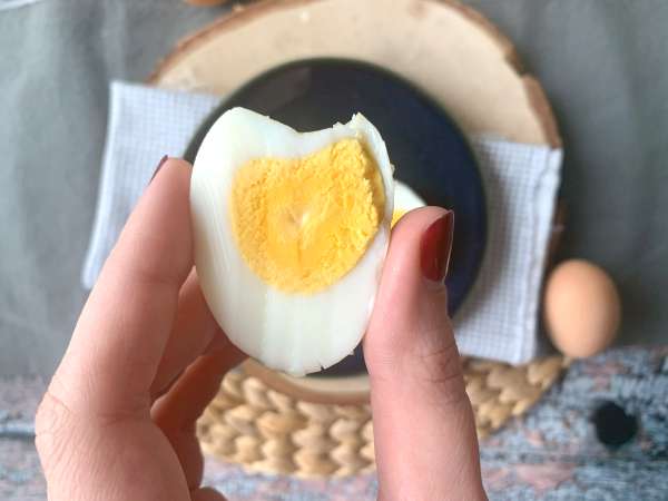 Trdo kuhana jajca v zračnem cvrtniku - Priprava korak 3