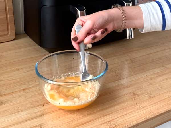 Omleta v zračnem cvrtniku, lahek recept, ne da bi umazali karkoli v kuhinji! - Priprava korak 1