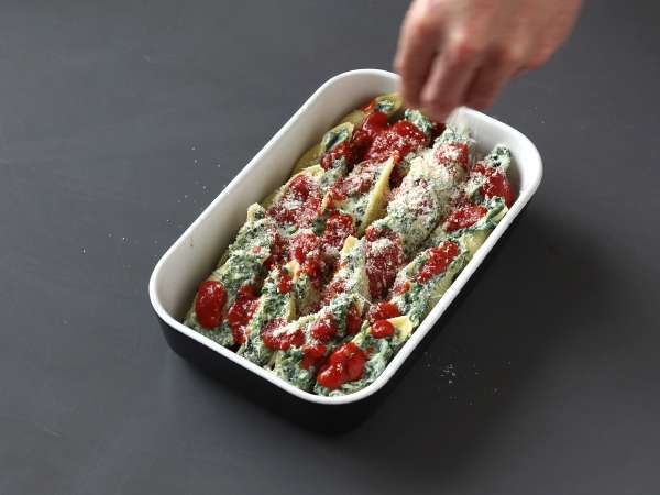 Conchiglioni, polnjeni z rikoto in špinačo: neustavljiva pečena vegetarijanska jed - Priprava korak 8