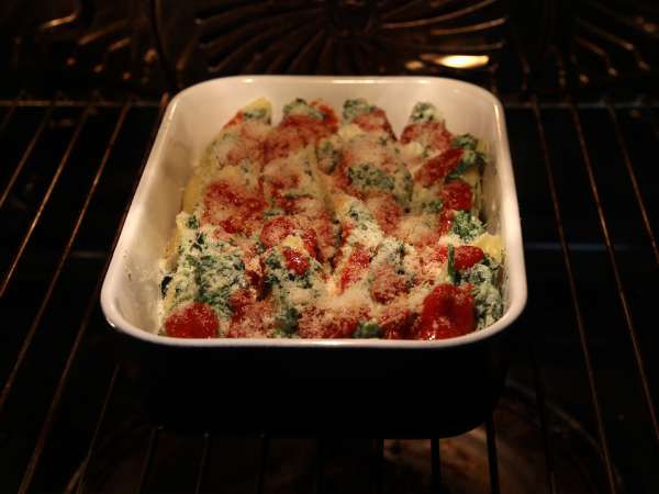 Conchiglioni, polnjeni z rikoto in špinačo: neustavljiva pečena vegetarijanska jed - Priprava korak 9