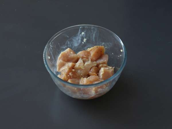 Korejski ocvrti piščanec s pikantno omako gochujang - Dakgangjeong - Priprava korak 3