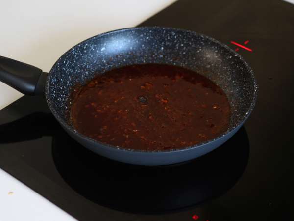 Korejski ocvrti piščanec s pikantno omako gochujang - Dakgangjeong - Priprava korak 5