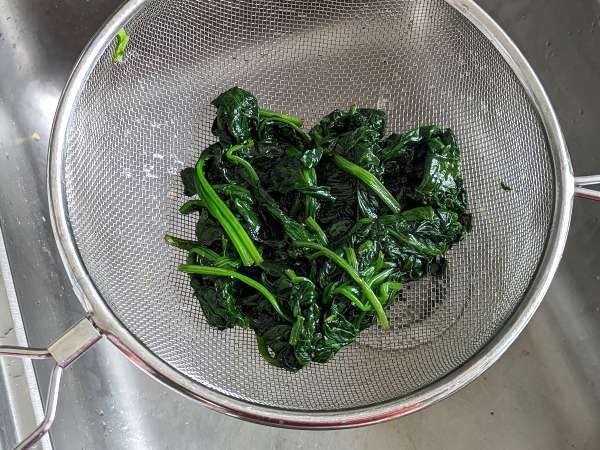 Špinačna omleta, enostavna in okusna vegetarijanska druga jed - Priprava korak 3