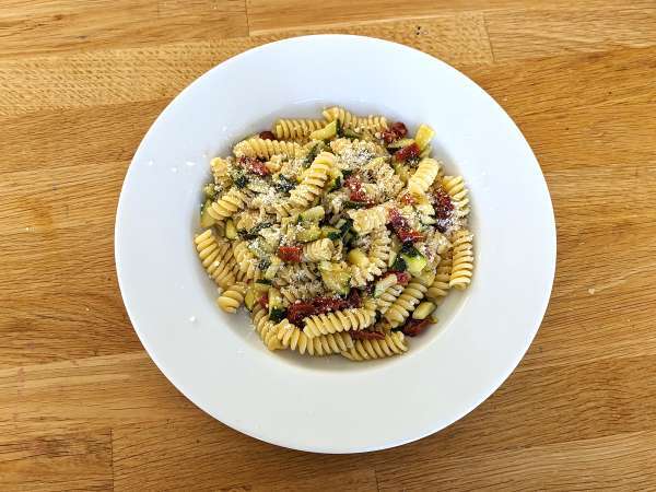 Testenine z bučkami in posušenim paradižnikom: hitra in okusna prva jed! - Priprava korak 3