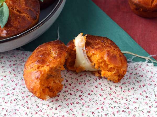 Paradižnikovi mafini s topljivim srcem mocarele - Priprava korak 7