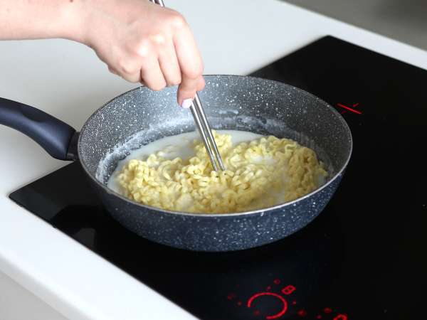 Kako skuhati rezance Buldak carbonara okus? Najboljši recept! - Priprava korak 4