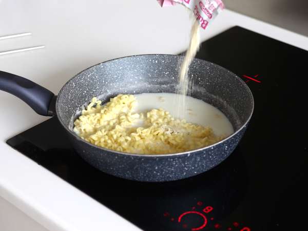 Kako skuhati rezance Buldak carbonara okus? Najboljši recept! - Priprava korak 5