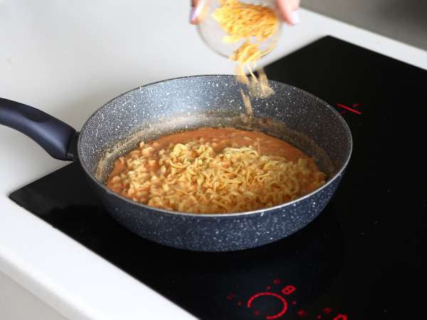 Kako skuhati rezance Buldak carbonara okus? Najboljši recept! - Priprava korak 7