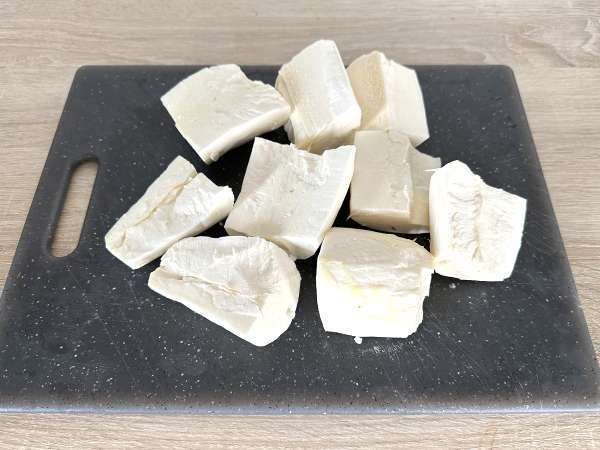 Kremast in enostaven pire iz manioke - Priprava korak 1