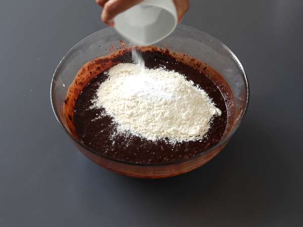 Puhasta torta Nega Maluca z brigadeirovo glazuro - Priprava korak 3