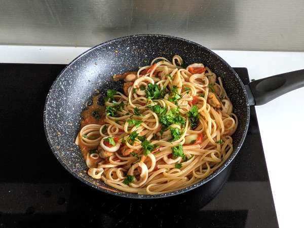 Testenine z zamrznjenimi morskimi sadeži, okusen in zelo hiter prvi tečaj - Priprava korak 6