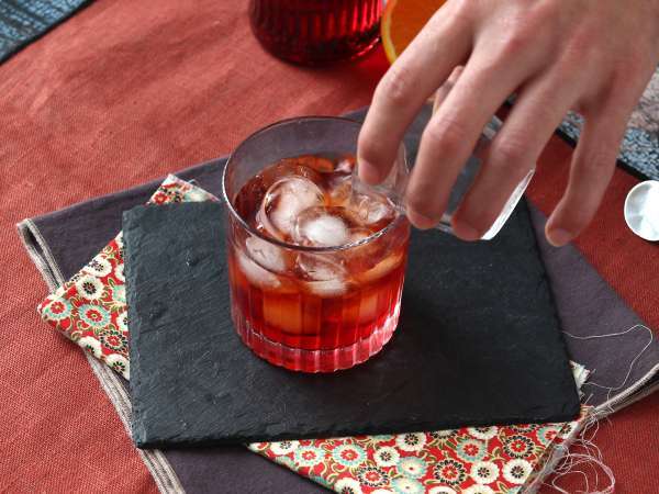 Negroni: recept s pravimi odmerki za pripravo doma - Priprava korak 2