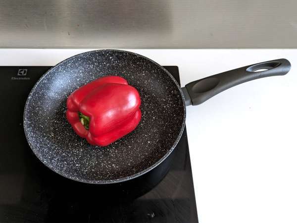 Kako olupiti papriko v ponvi - Priprava korak 1