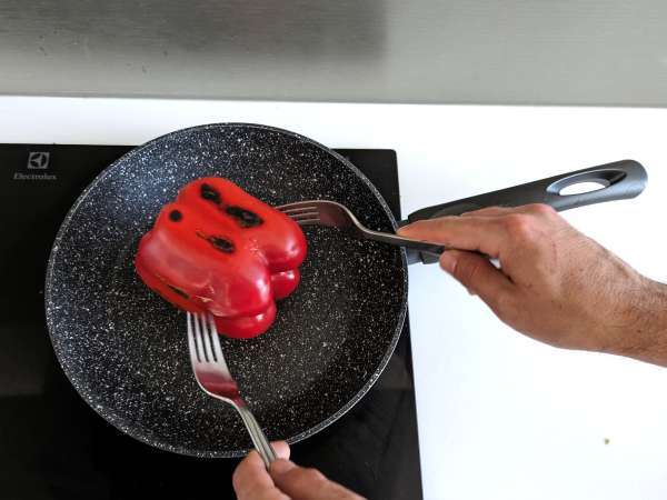 Kako olupiti papriko v ponvi - Priprava korak 2