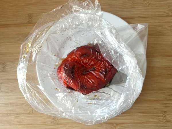 Solata s praženo papriko v zračnem cvrtniku - Priprava korak 2