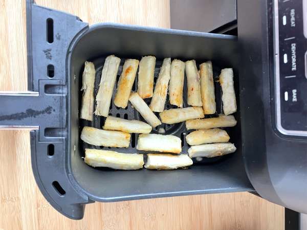 Na zraku ocvrta manioka: hrustljav in zdrav prigrizek - Priprava korak 4