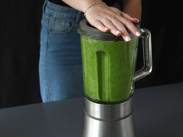 Razstrupljevalni zeleni sok brez ekstraktorja za največ vitaminov! - Priprava korak 4