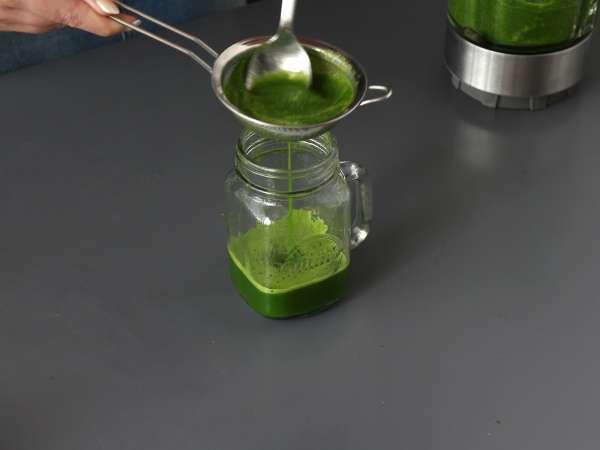 Razstrupljevalni zeleni sok brez ekstraktorja za največ vitaminov! - Priprava korak 5