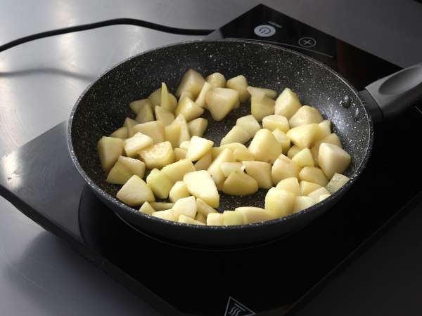 Čokoladni hruškov fudge, izjemno enostavna sladica, ki jo pripravite iz samo dveh sestavin! - Priprava korak 2