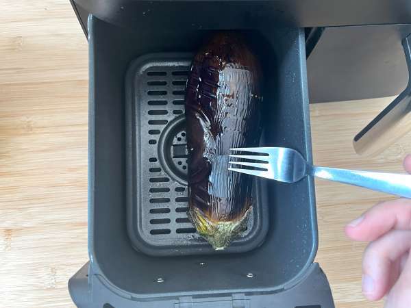 Bakan v prahu po milansko, vendar vegetarijansko - Kuhanje v aparatu za cvrtje na zraku - Priprava korak 3