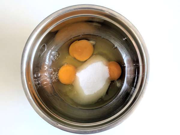 Marelični clafoutis z Air Fryer - Priprava korak 1