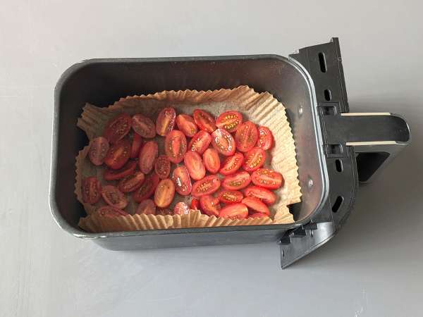 Paradižnik v zračni cvrtnik - Priprava korak 3