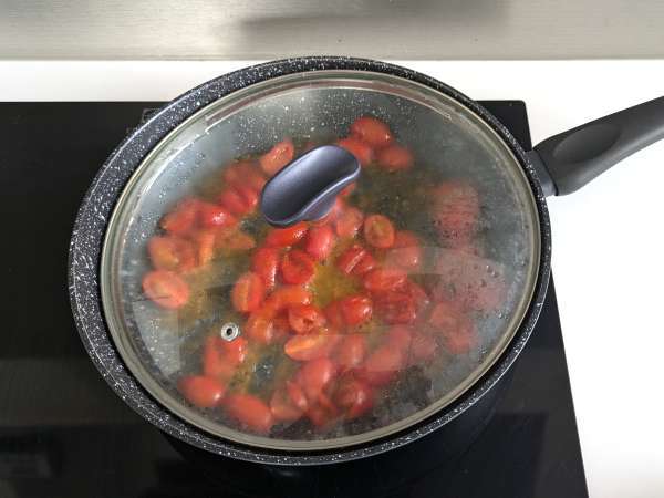 Kremne testenine z burrato in češnjevim paradižnikom - Priprava korak 2