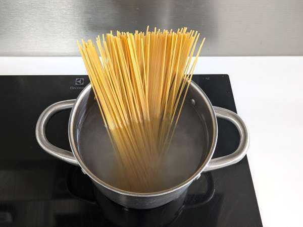 Kremne testenine z burrato in češnjevim paradižnikom - Priprava korak 3