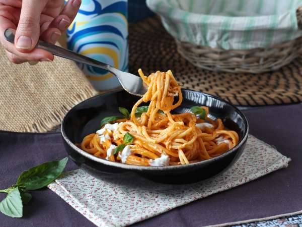 Kremne testenine z burrato in češnjevim paradižnikom - Priprava korak 7