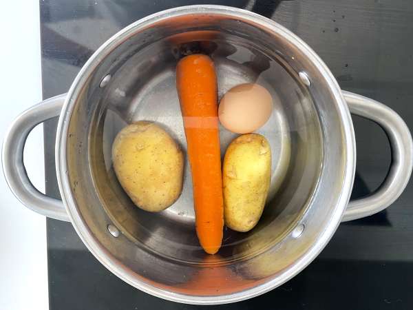 Ruska solata z domačo majonezo - Priprava korak 1