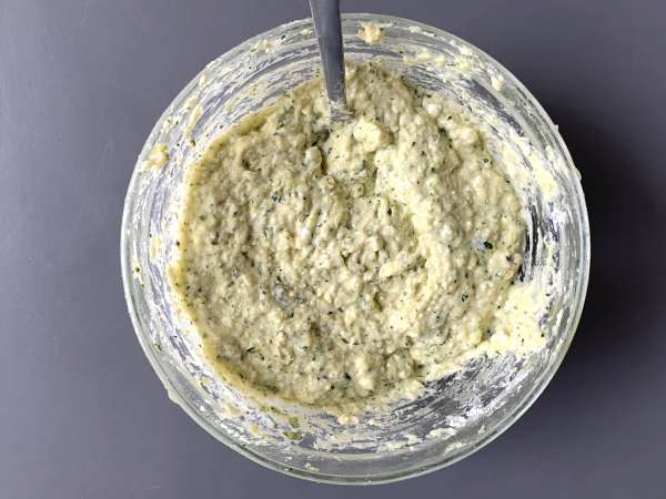 Ocvrtki iz bučk z omako iz jogurta in fete - Priprava korak 3