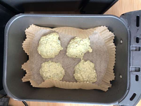 Ocvrtki iz bučk z omako iz jogurta in fete - Priprava korak 4