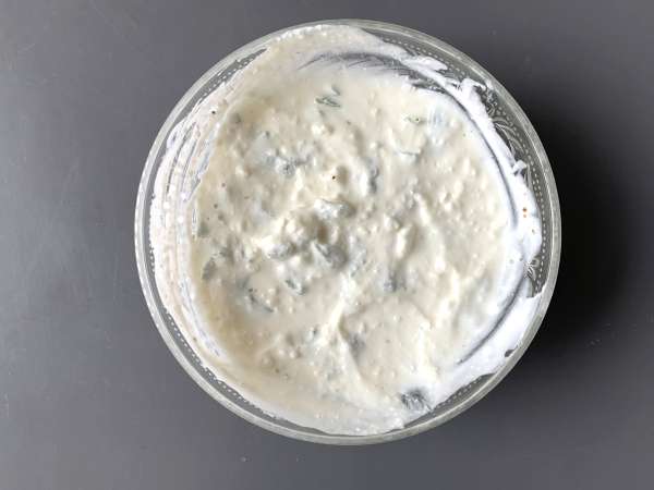 Ocvrtki iz bučk z omako iz jogurta in fete - Priprava korak 5