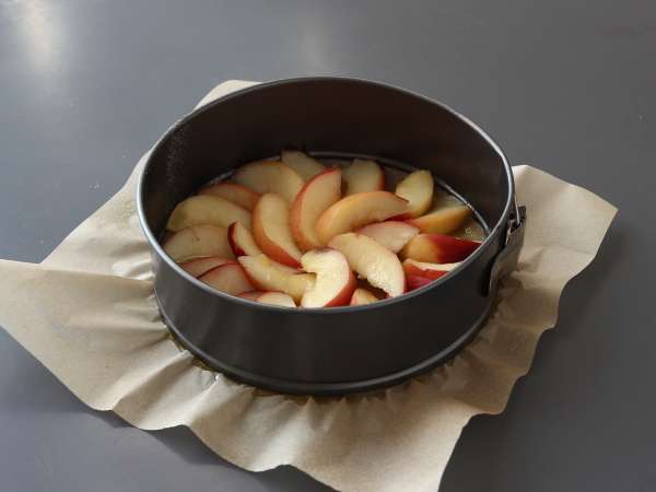 Breskvova torta, vlažna, topljiva in karamelizirana - Priprava korak 2