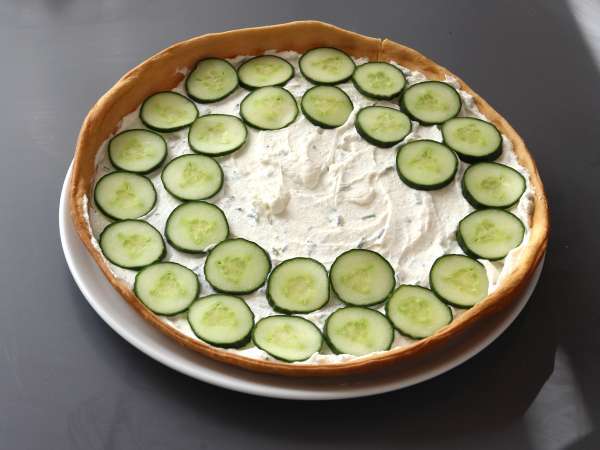 Super osvežujoč poletni tart: rikota, kumare in dimljeni losos - Priprava korak 8