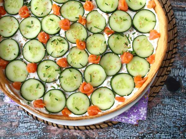 Super osvežujoč poletni tart: rikota, kumare in dimljeni losos - Priprava korak 10