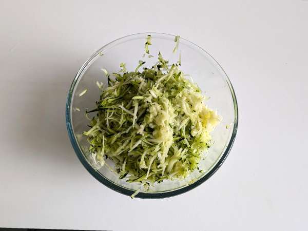 Burger iz bučk in krompirja v zračnem cvrtniku - Priprava korak 2