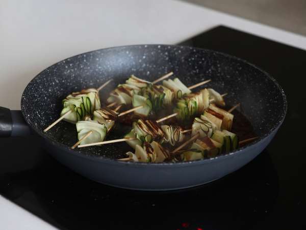 Kebab iz bučk z okusno, začinjeno azijsko omako - Priprava korak 6