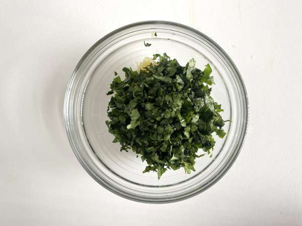 Omaka Chimichurri: odličen dodatek za pečenke in pečenje na žaru. - Priprava korak 3