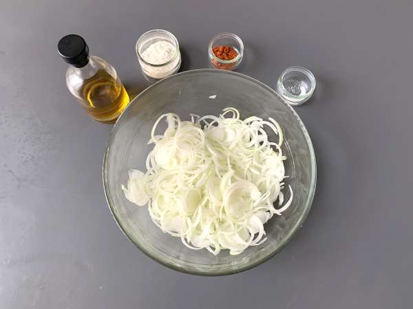 Kako pripraviti hrustljavo čebulo v pečici? - Priprava korak 3