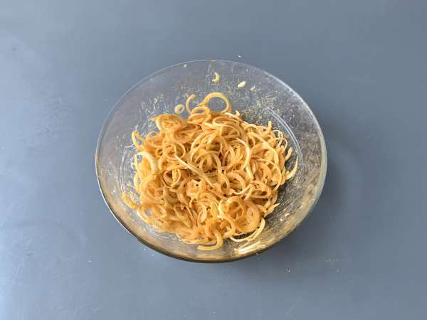 Kako pripraviti hrustljavo čebulo v pečici? - Priprava korak 4