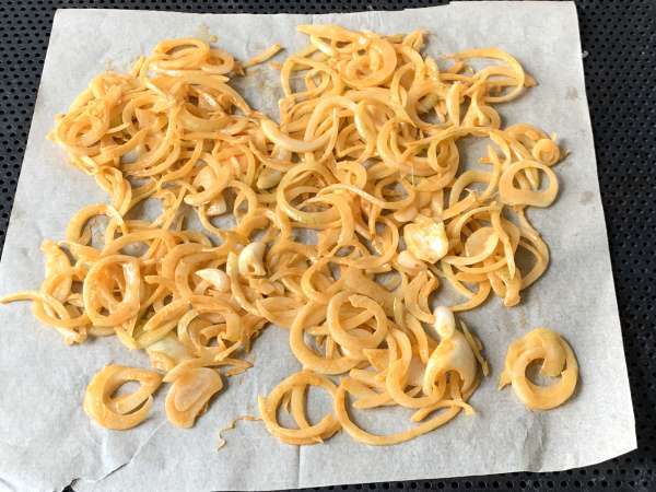 Kako pripraviti hrustljavo čebulo v pečici? - Priprava korak 5