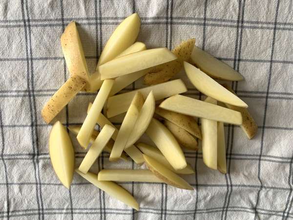 Kako pripraviti hrustljav krompirček v aparatu za cvrtje na zraku? - Priprava korak 4