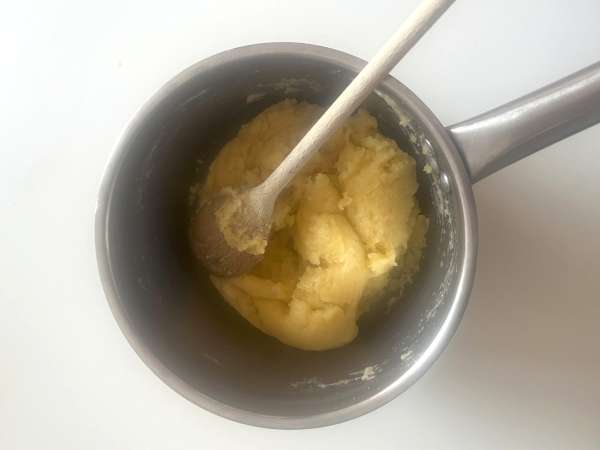 Churros, pripravljen v aparatu za cvrtje na zraku - Priprava korak 2