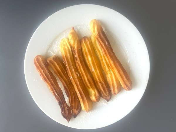 Churros, pripravljen v aparatu za cvrtje na zraku - Priprava korak 8