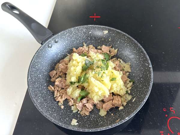 Hrustljavi tunini kolački v zračnem cvrtniku: nepremagljiva predjed! - Priprava korak 3