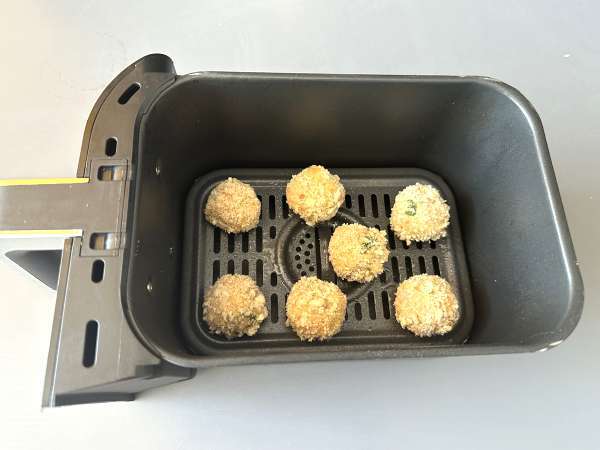 Hrustljavi tunini kolački v zračnem cvrtniku: nepremagljiva predjed! - Priprava korak 6